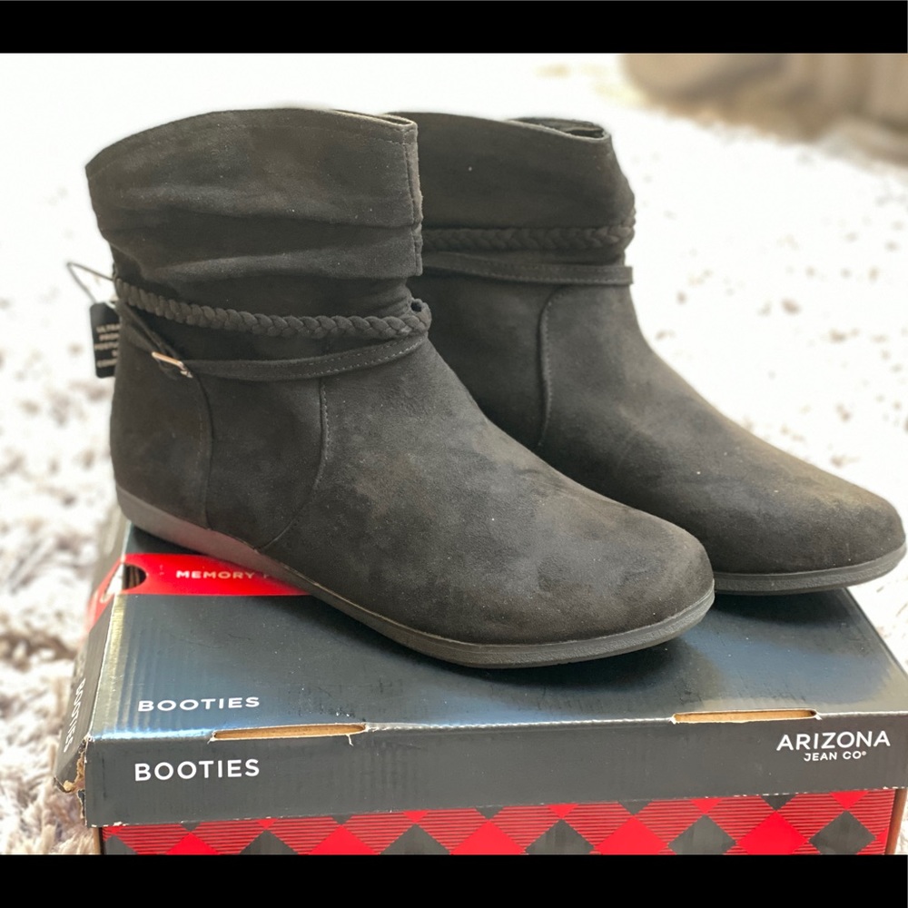 BRAND NEW black ankle boots.